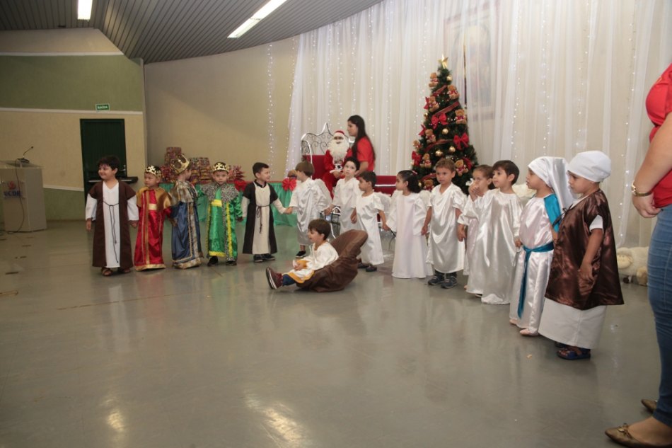Crianças do CEI realizam celebração de Natal com dança, música e teatro