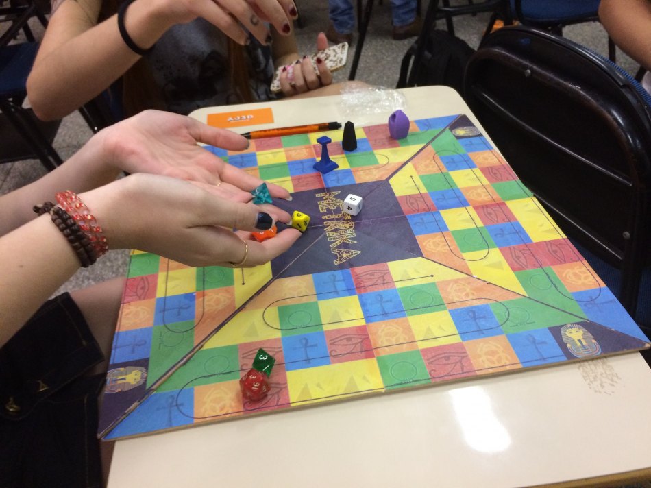 Acadêmicos de Design desenvolvem jogos educativos voltados para alunos do  ensino fundamental