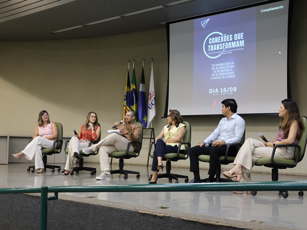 Egressos de Administração, Ciências Contábeis e Tads debatem sobre mercado com futuros profissionais