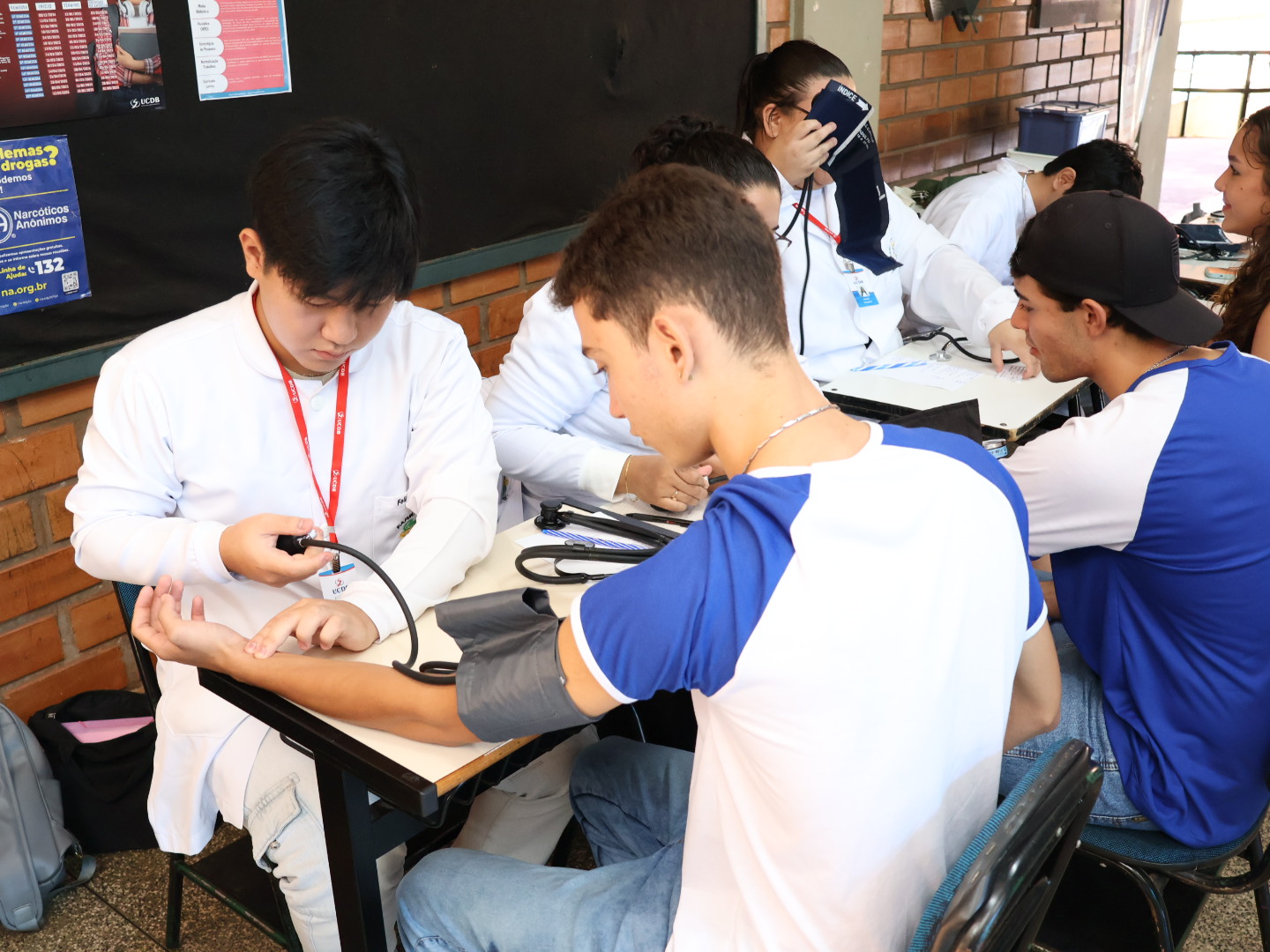 Curso de Farmácia faz ação prática de verificação de sinais vitais