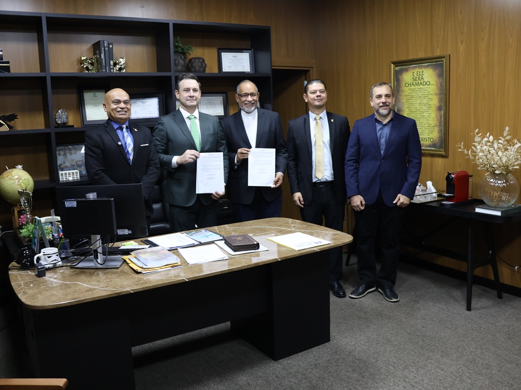 UCDB firma termo de cooperação com Câmara para descontos na graduação e pós