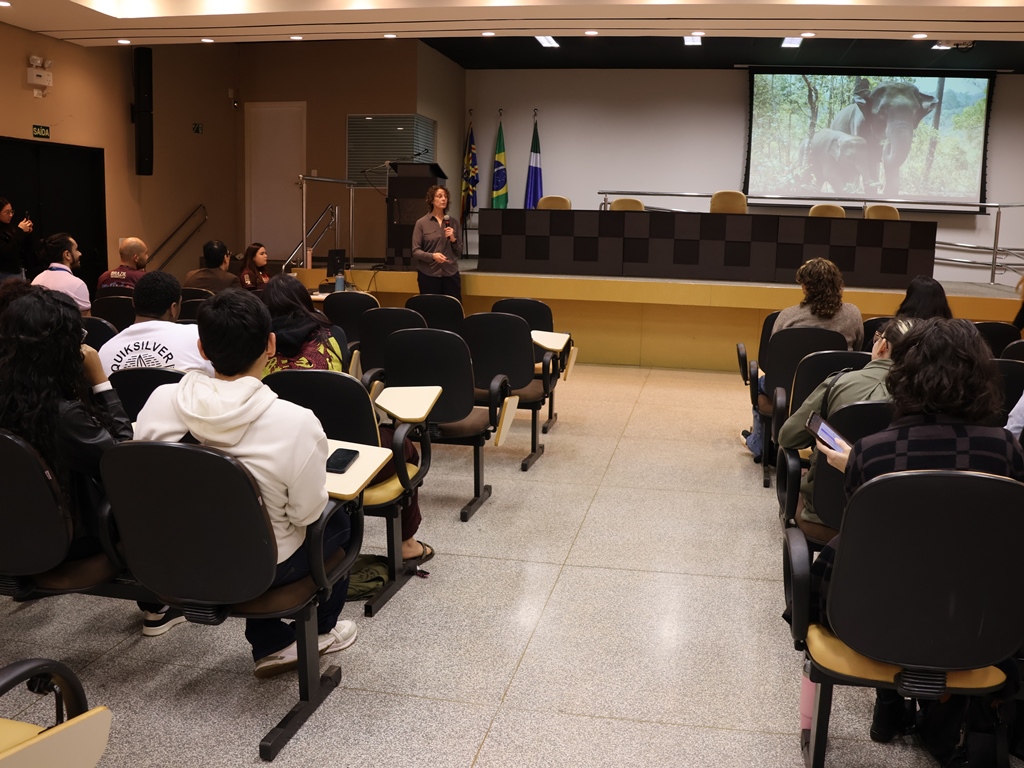 Cuidados, manejo e conservação de elefantes no mundo abrem Simpósio de Ecoparasitologia