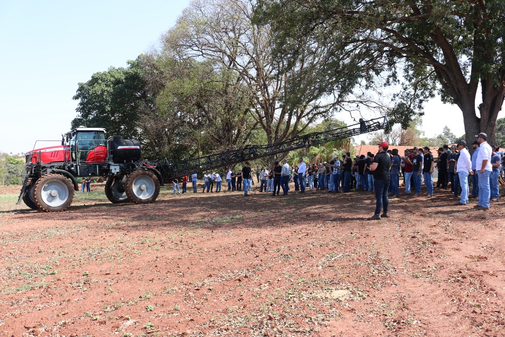 Acadêmicos de Agronomia e Zootecnia participam do Spray Day