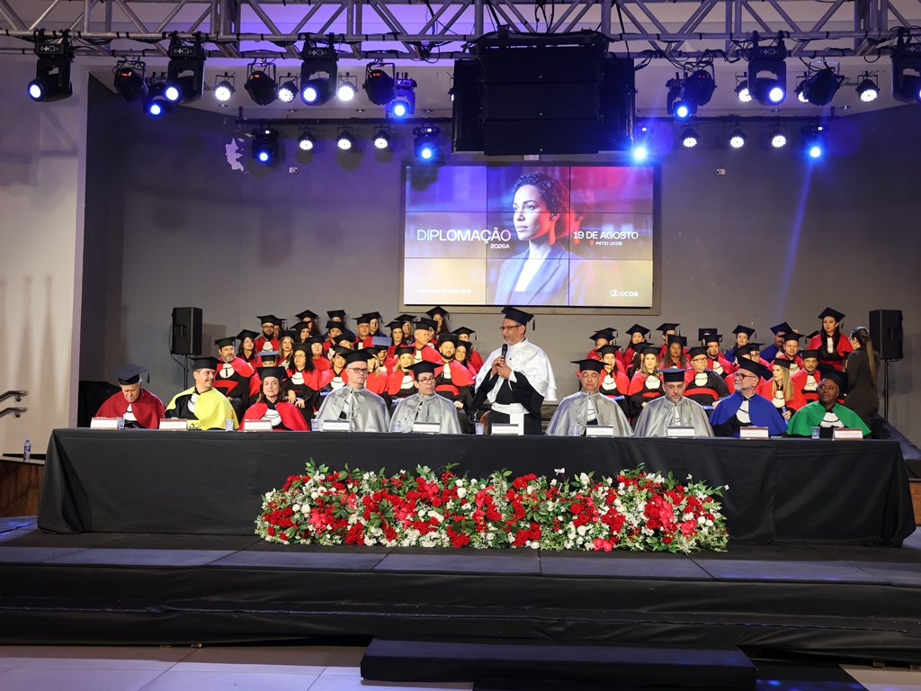 Noite de diplomação reúne mais de 120 mestres e doutores pela UCDB
