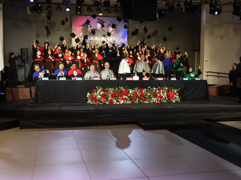 Formandos de nove cursos participam da primeira noite de Colação de Grau da UCDB