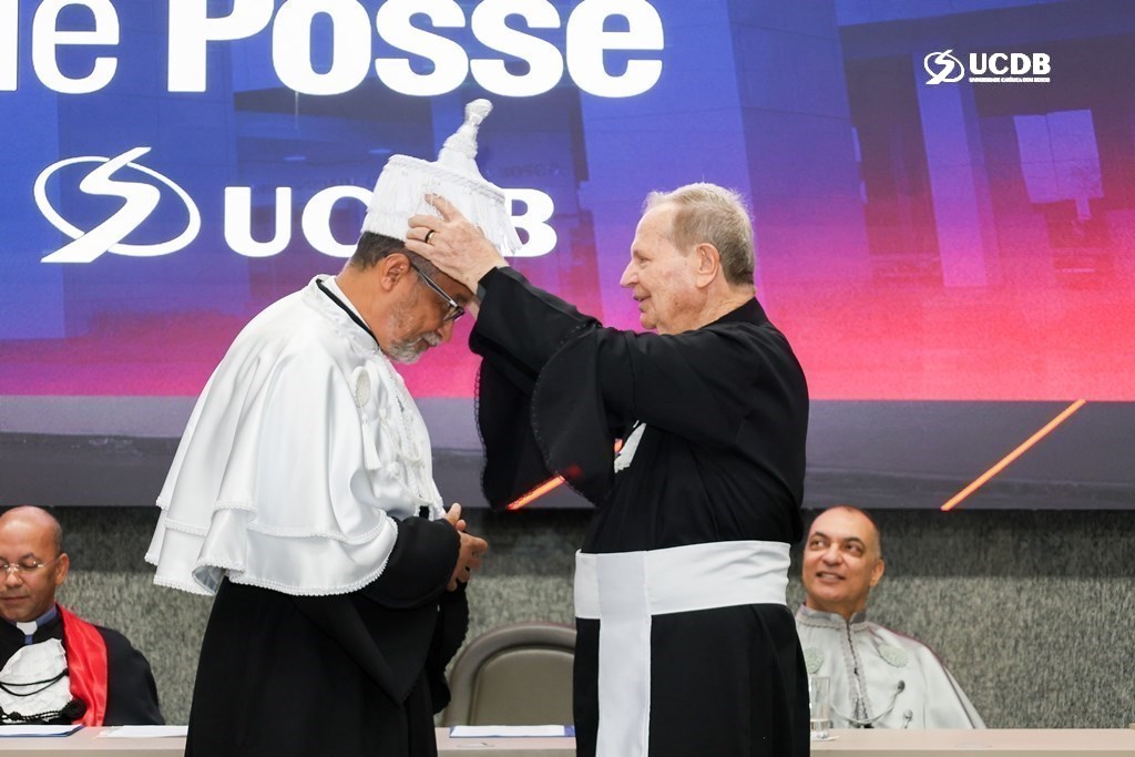Pe. Hermenegildo Silva assume reitoria da UCDB em cerimônia marcada pela emoção